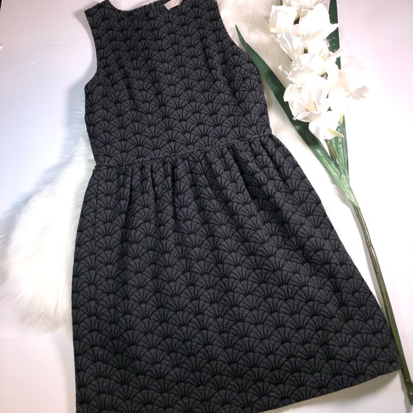 ❤️5/$25  LOFT Dress Grey Pattern - Picture 6 of 9